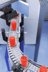 keyence_vision-sensor_marmeladenglaeser_fuellstandpruefung_kurvenfoerderband