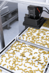 keyence_vision-sensor_nudelteig_hoernchen_qualitaetspruefung_foerderband